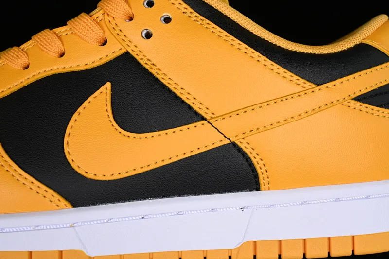 All Categories Nk SB Dunk Series Nk SB Dunk Low Low-top Sneakers Nk Dunk Low "Goldenrod" Black and Yellow University of Iowa SB Smashing Backboard Fashion Casual Sneakers DD1391-004
